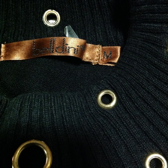 🖤Turtleneck Sweater w/gold gaged accents - Picture 4 of 6